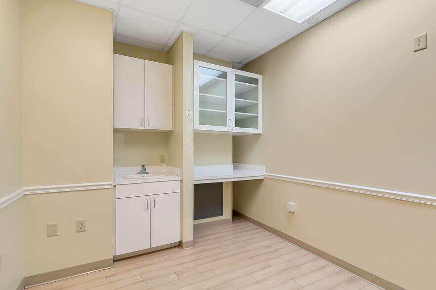 More Photos Of 7932 W Sand Lake Rd, Orlando Office For Sale