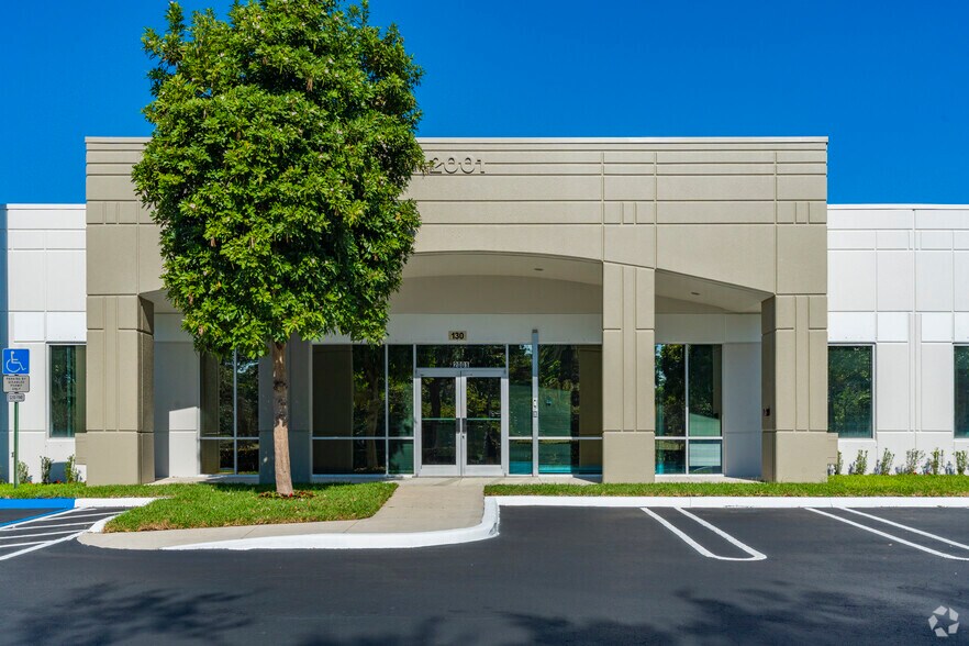 More Photos Of 2001 NW 64th St, Fort Lauderdale Office For Lease