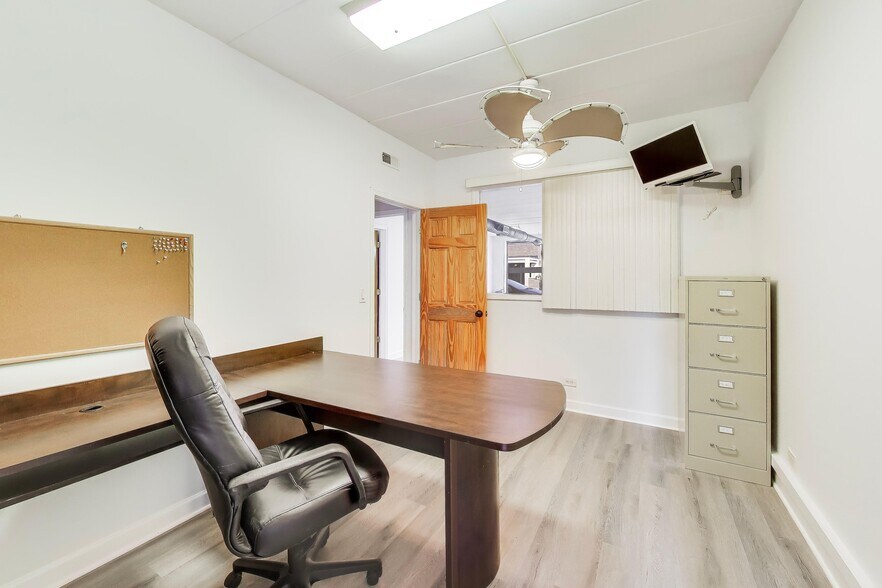 More Photos Of 7437 W Irving Park Rd, Chicago Office For Lease