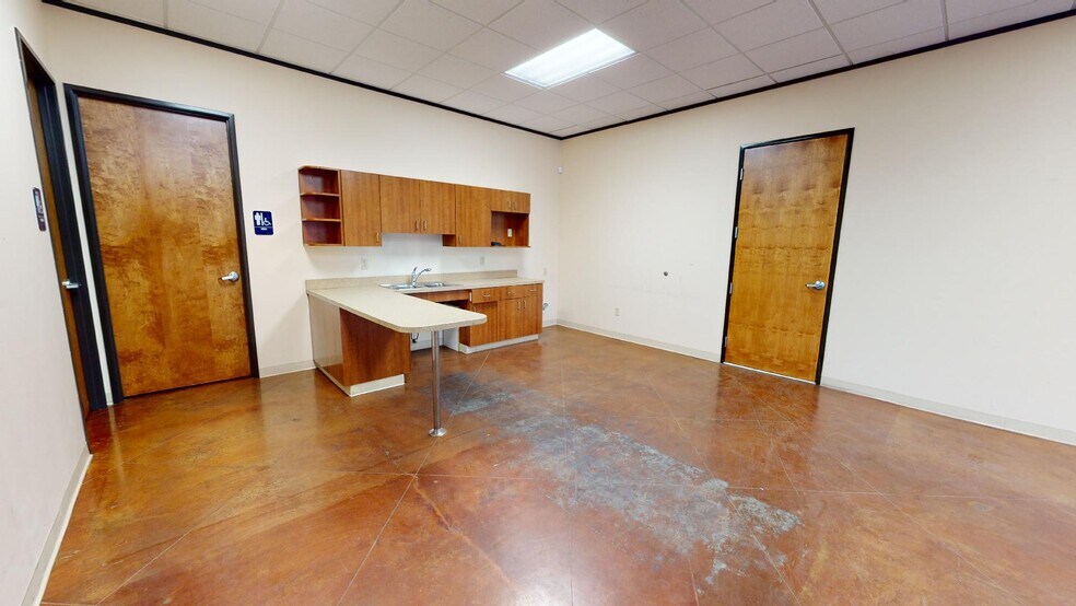 More Photos Of 2010 Windy Ter, Austin Warehouse For Sale