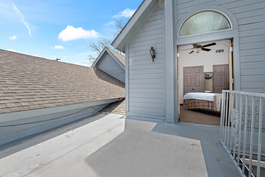 More Photos Of 363 W Main St, Lewisville Medical For Lease