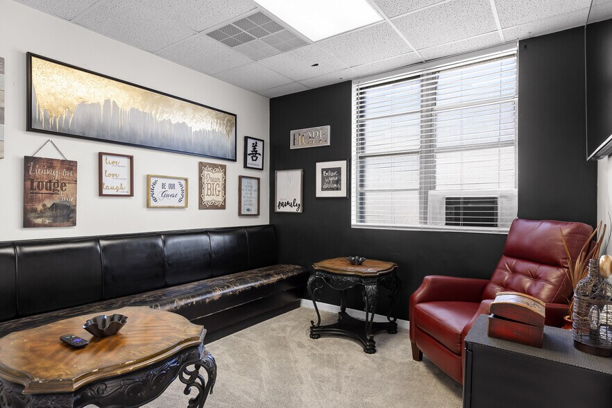 More Photos Of 118 Howard St, Rossville Medical For Sale