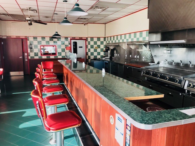 More Photos Of 855 W Cook St, Manteno Restaurant For Sale