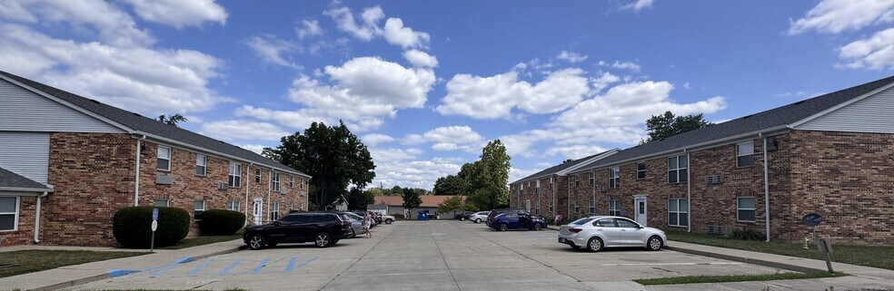 Primary Photo Of 1100 W Mill St, Summitville Apartments For Sale