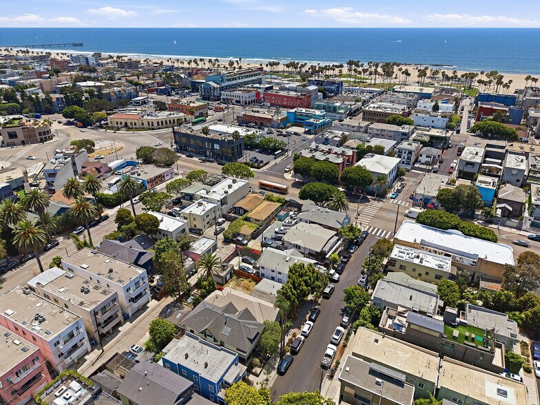More Photos Of 218 Horizon Ave, Venice Multifamily For Sale