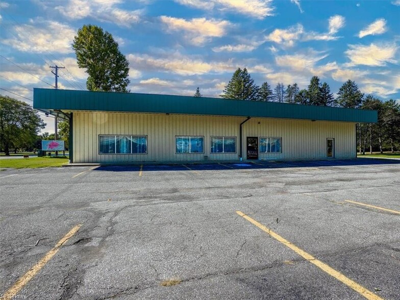 Primary Photo Of 326 W Main Rd, Conneaut Freestanding For Sale