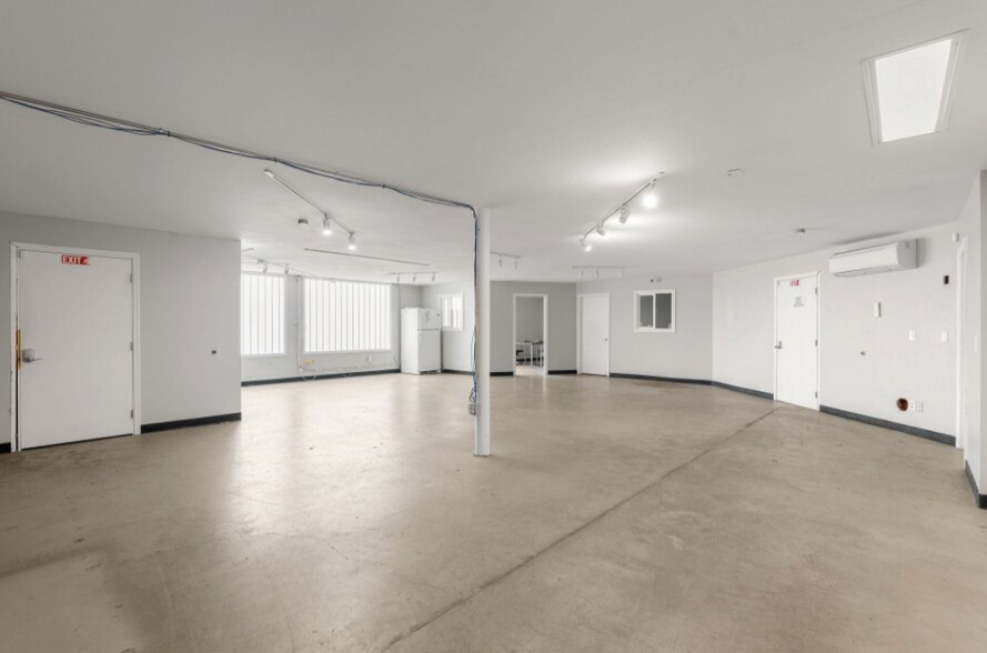 More Photos Of 6767 SW Macadam Ave, Portland Service For Lease