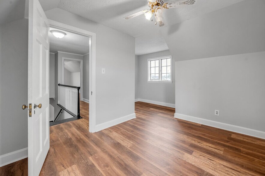 More Photos Of 454 Big Hill Ave, Richmond Office Residential For Sale