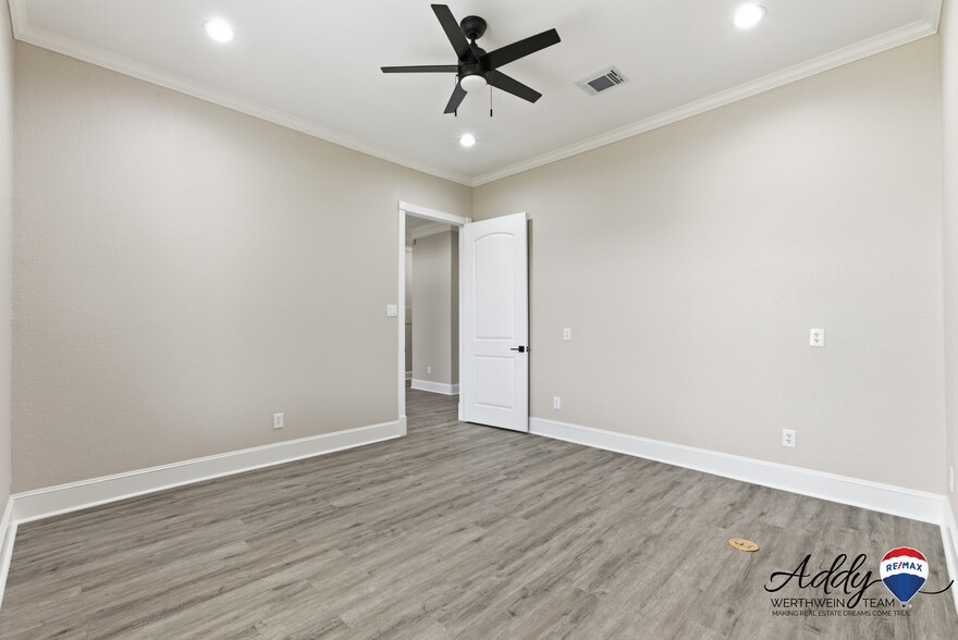 More Photos Of 11601 Spring Cypress Rd, Tomball Medical For Sale