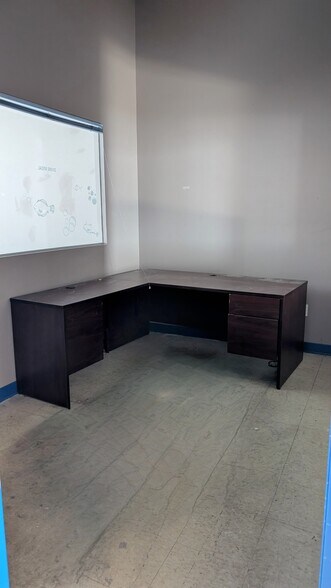 More Photos Of 110 Mcclean Ave, Staten Island Office For Lease