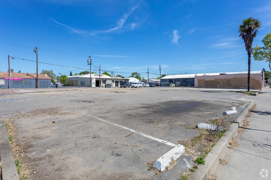 More Photos Of 245 W 16th St, Merced Land For Lease