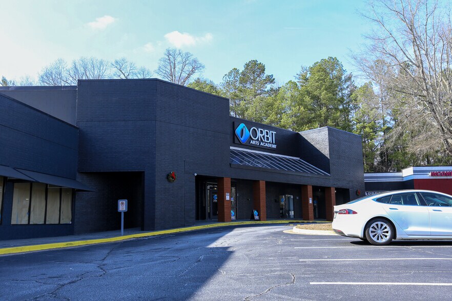 More Photos Of 8610 Roswell Rd, Atlanta Unknown For Lease
