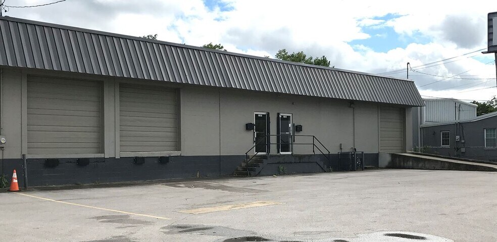 Primary Photo Of 1305 Elm Hill Pike, Nashville Warehouse For Lease