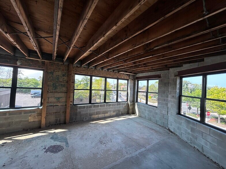 More Photos Of 2450 W Hubbard St, Chicago Distribution For Lease