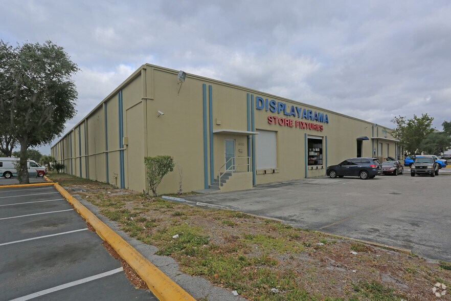 More Photos Of 4000-4010 N 28th Ter, Hollywood Warehouse For Lease