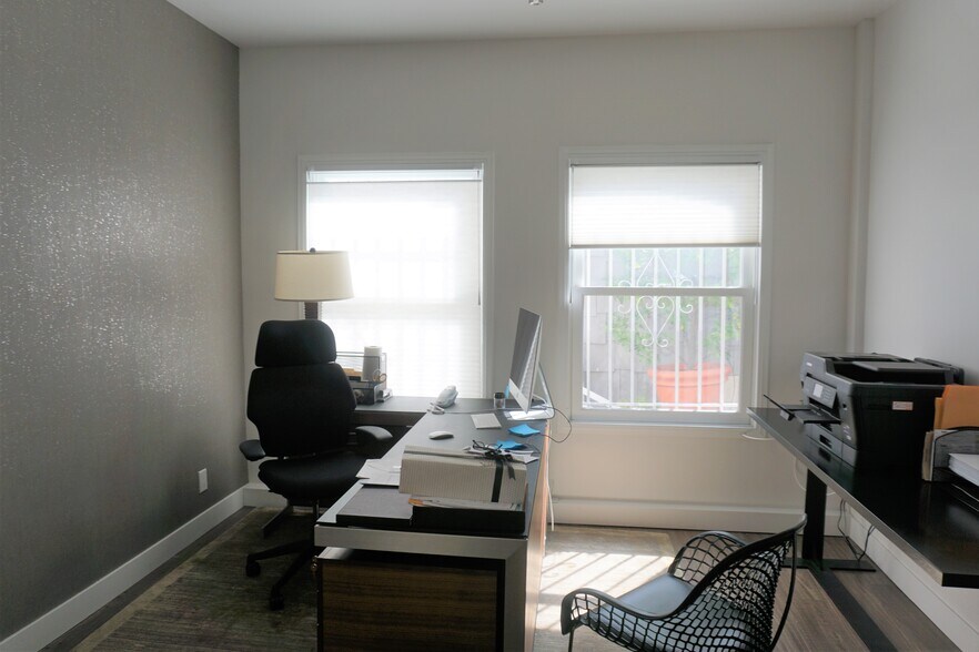 More Photos Of 449-451 N Canon Dr, Beverly Hills Unknown For Lease