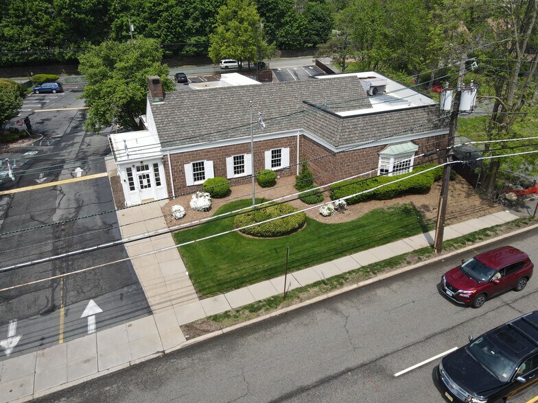 More Photos Of 27 Bloomfield Ave, North Caldwell Medical For Sale