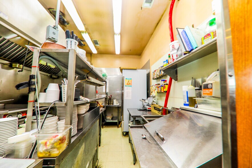 More Photos Of 101 E Main St, Saint Jacob General Retail For Sale