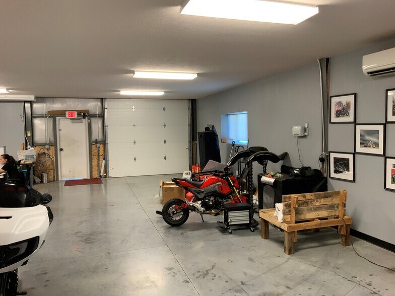 More Photos Of 2139 Magnum Cir, Lincoln Warehouse For Lease