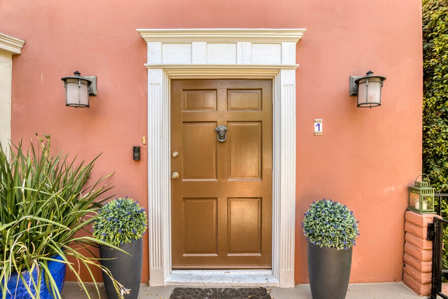 More Photos Of 1276 N Sweetzer Ave, West Hollywood Apartments For Sale