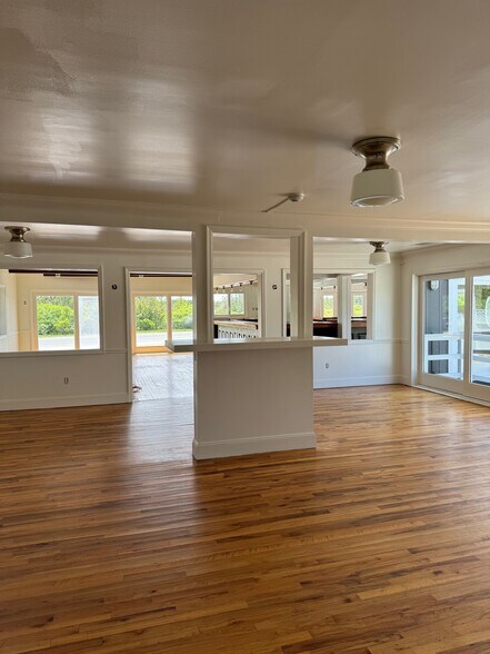 More Photos Of 2095 Montauk Hwy, Amagansett Restaurant For Lease