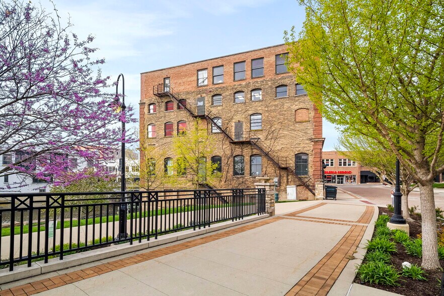 More Photos Of 31 W Downer Pl, Aurora Office For Sale