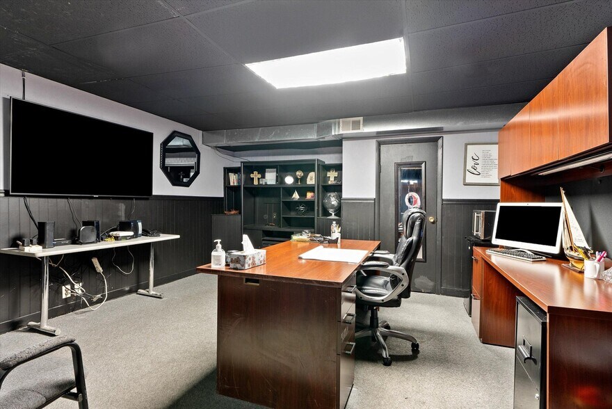 More Photos Of 925 W Burleigh St, Milwaukee Religious Facility For Sale