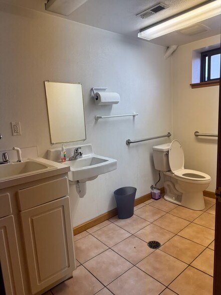 More Photos Of 1101 Lincoln Hwy, North Versailles Showroom For Lease