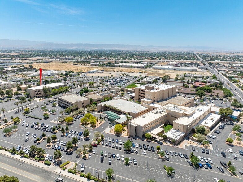 More Photos Of 44215 15th St W, Lancaster Medical For Lease