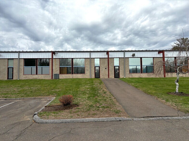 More Photos Of 115 Hurley Rd, Oxford Flex For Lease