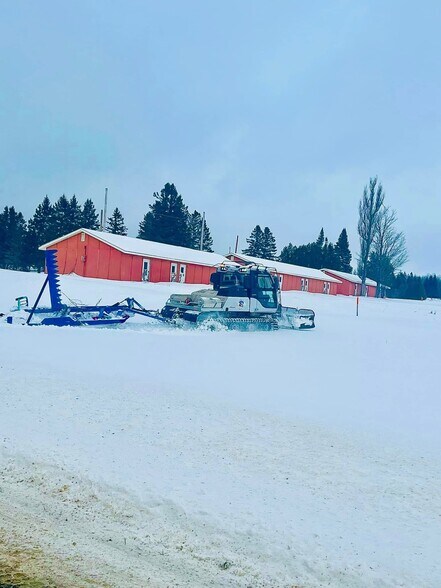 More Photos Of 487 W Gate Rd, Limestone Golf Course Driving Range For Sale
