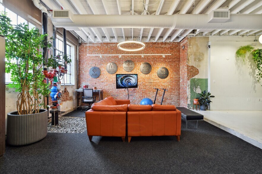 More Photos Of 2911 Walnut St, Denver Showroom For Sale