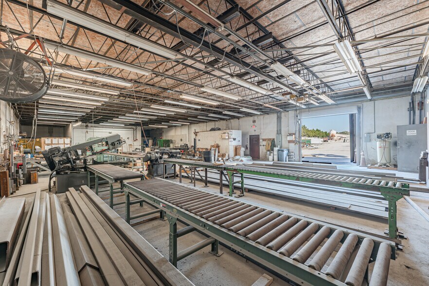 More Photos Of 4451 8th Ave S, Saint Petersburg Manufacturing For Lease