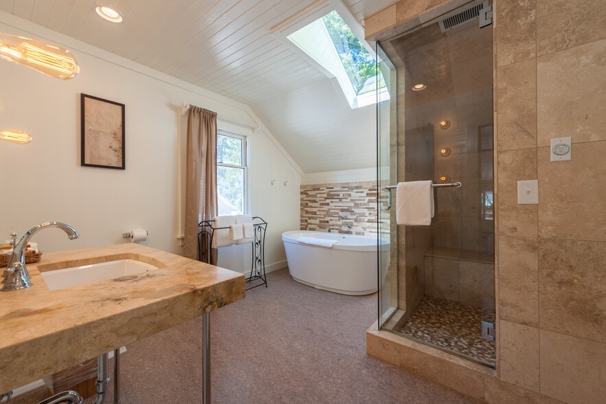 More Photos Of 2579 W Shore Dr, Lummi Island Hotel For Sale