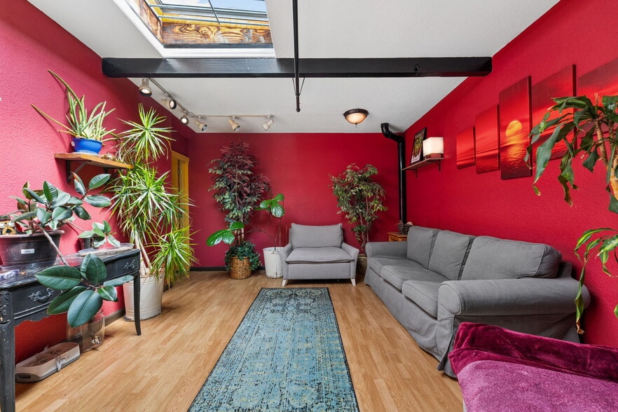 More Photos Of 825-829 27th Ave, Oakland Manufacturing For Sale