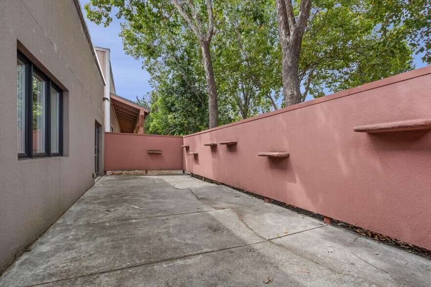 More Photos Of 680 E Cotati Ave, Rohnert Park Health Club For Lease