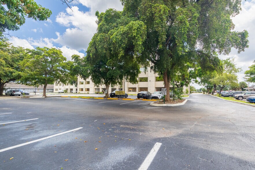 More Photos Of 7501 W Oakland Park Blvd, Lauderhill Loft Creative Space For Lease
