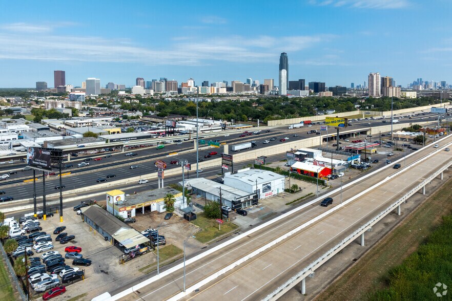 More Photos Of 5633 Southwest Fwy, Houston Freestanding For Lease