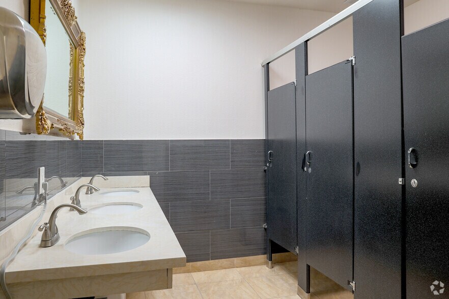 More Photos Of 556 N 1st St, San Jose Medical For Sale