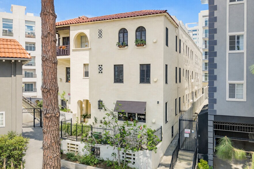 More Photos Of 7063 Lanewood Ave, Los Angeles Apartments For Sale