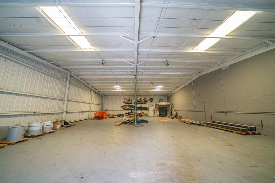 More Photos Of 2312 Bruner Ln, Fort Myers Warehouse For Lease