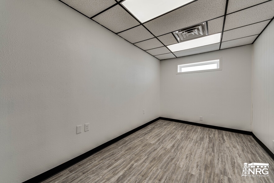 More Photos Of 3334 S Service Rd, Stanton Warehouse For Lease