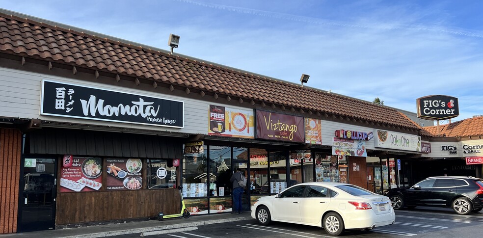 Primary Photo Of 3001-3021 S Figueroa St, Los Angeles Restaurant For Lease