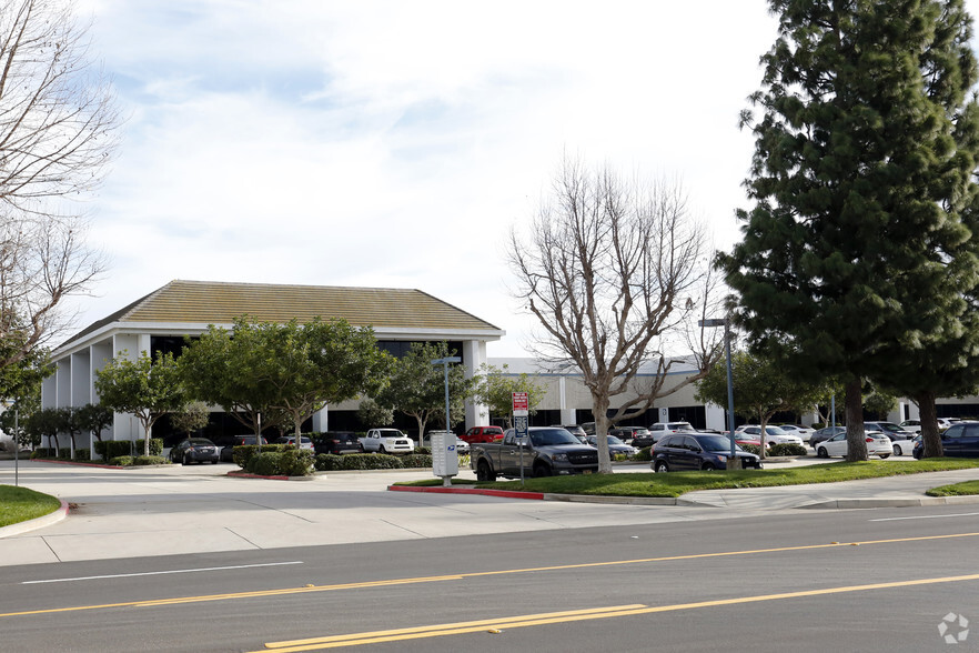 Primary Photo Of 1320 Flynn Rd, Camarillo Flex For Lease