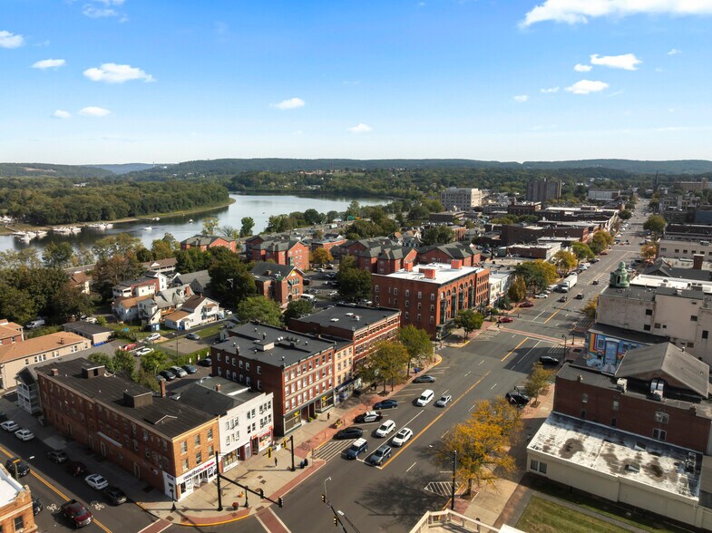 More Photos Of 54 Washington St, Middletown Office For Sale