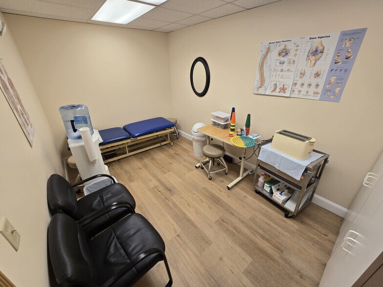 More Photos Of 7777 N University Dr, Tamarac Medical For Sale