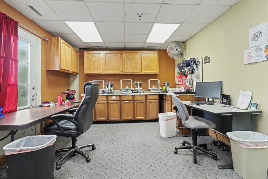 More Photos Of 545 N 1st St, Geneva Warehouse For Sale