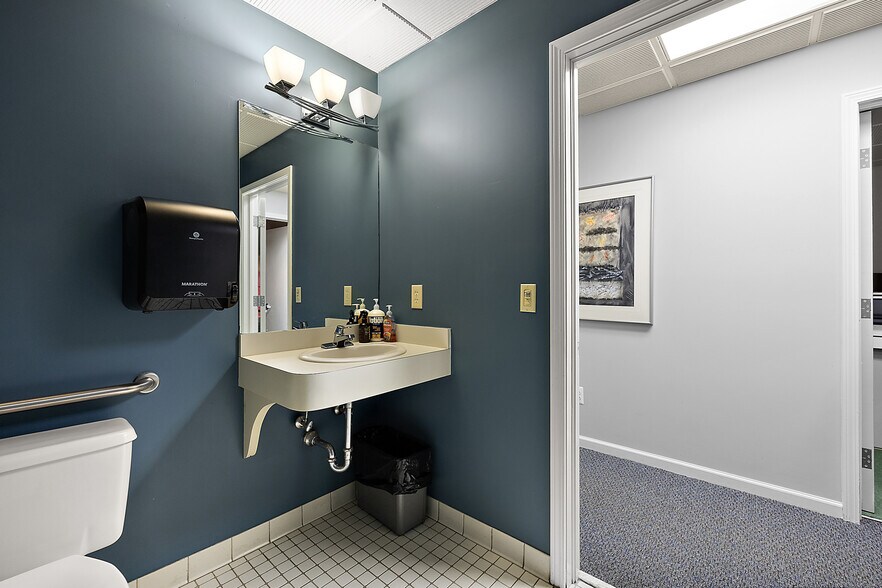 More Photos Of 20789 Harper Ave, Harper Woods Office For Sale