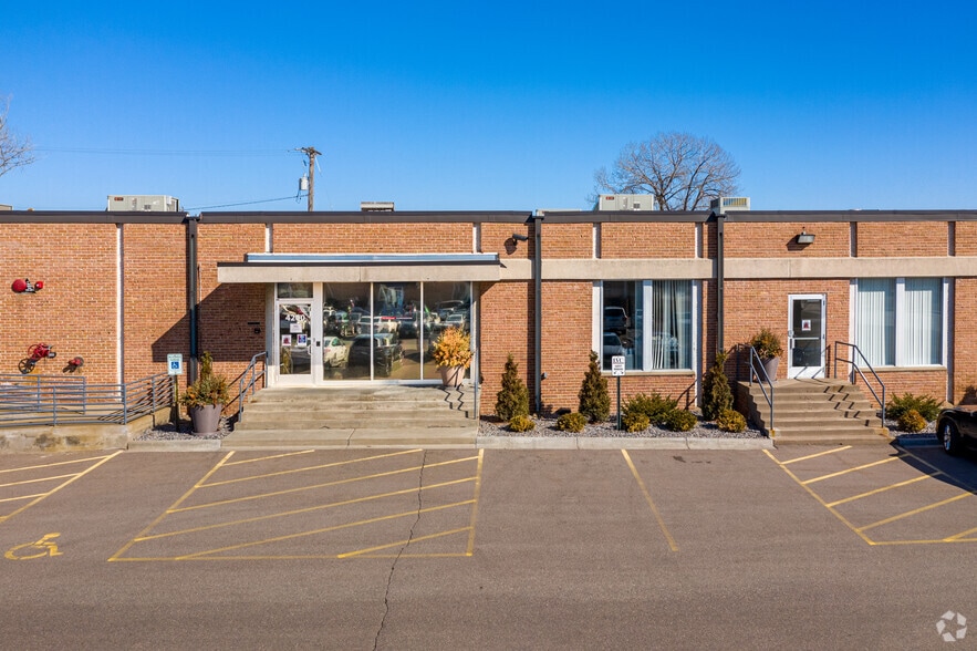 More Photos Of 4200-4250 76th St W, Edina Light Distribution For Sale