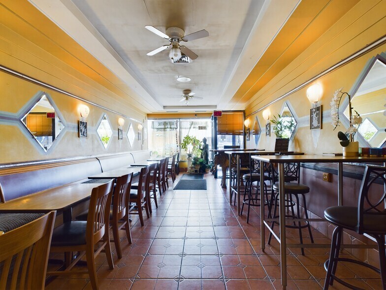 More Photos Of 2138 S Mannheim Rd, Westchester Restaurant For Sale